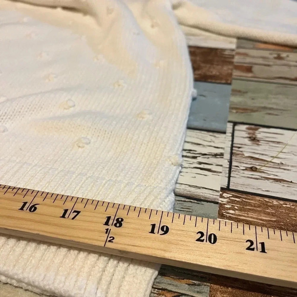 Old Navy cream king sweater with popcorn detail on front - Medium - Picture 11 of 13